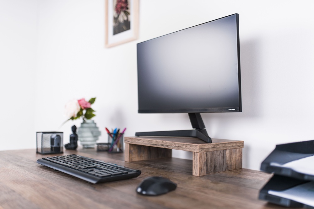 Podstavec pod monitor: zlepší zdraví zad víc, než čekáte