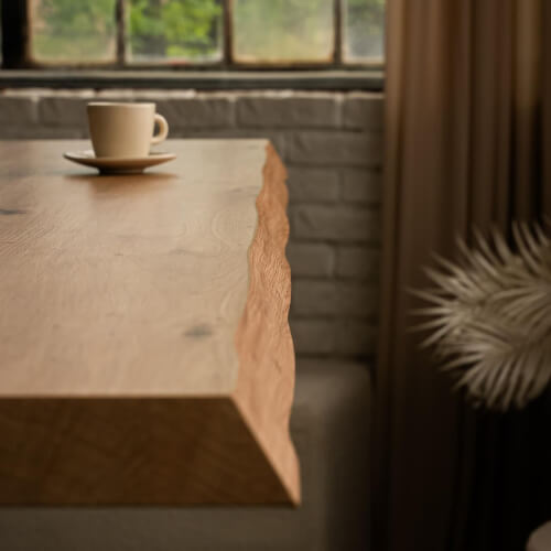 Stolová deska s přírodní oblinou